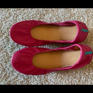 Fuchsia Tieks, size 9.